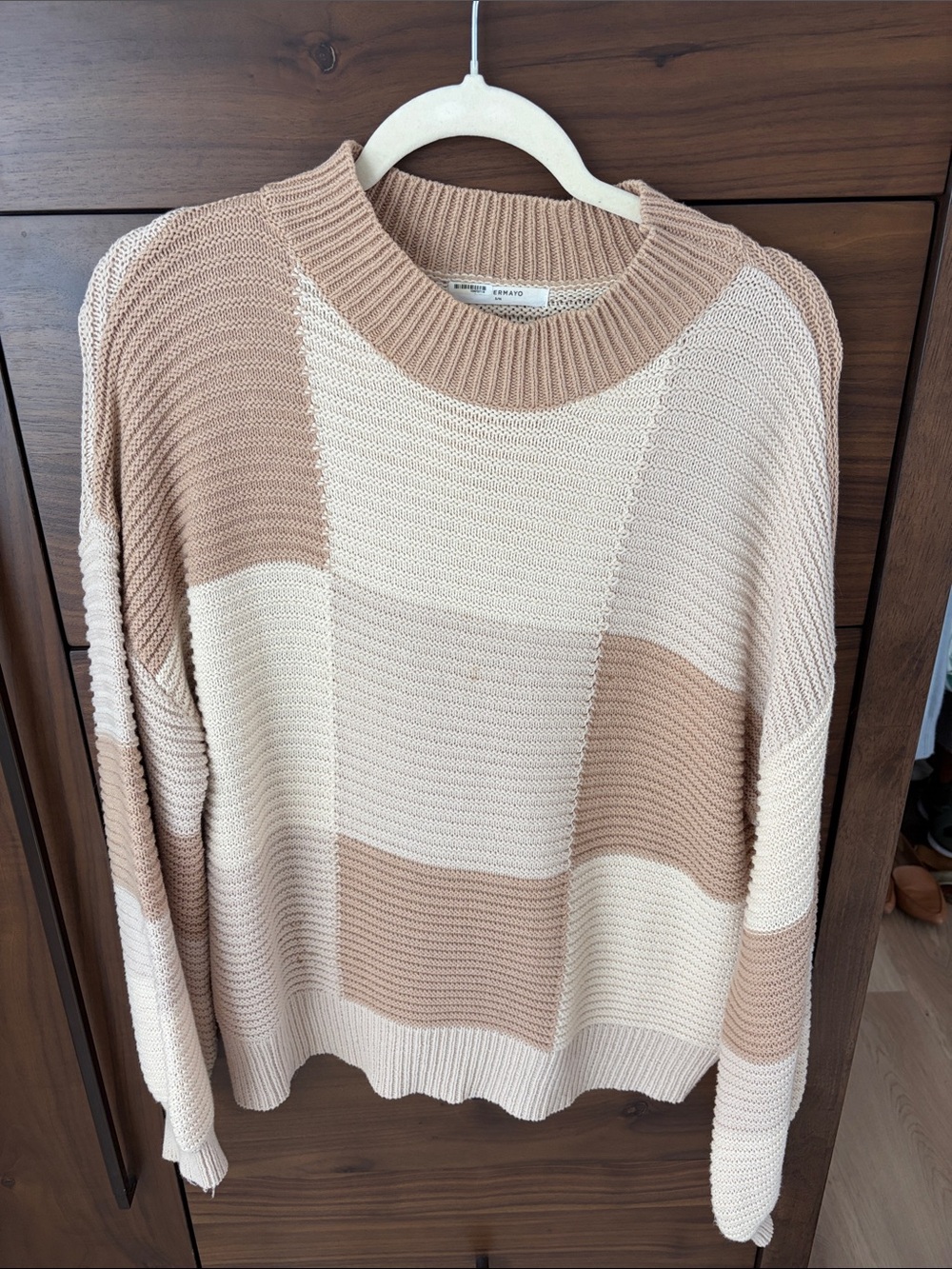 Cozy Two-Tone Crewneck Sweater in Beige & Cream